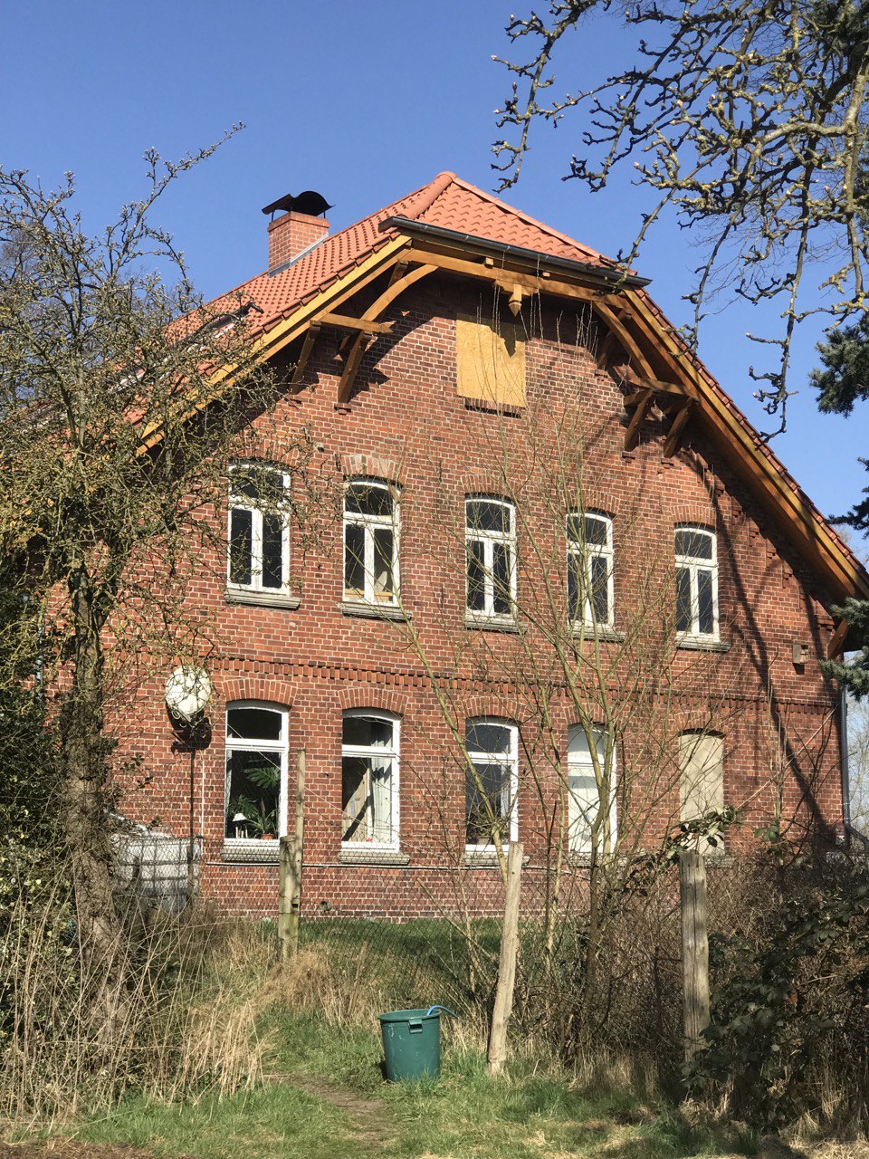 Hof Elbtalaue Rosien e.V. | Die Giebel-Seite mit den Fenstern zu den Wohnräumen